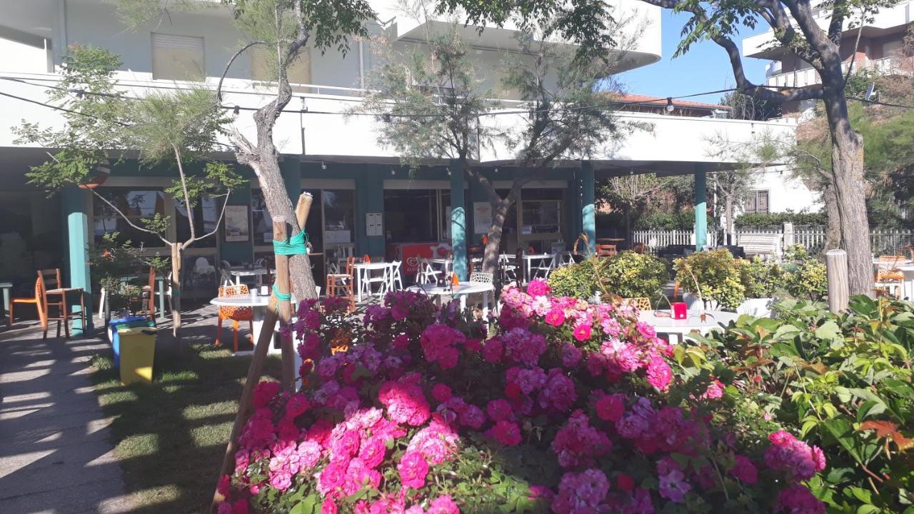 Hotel Residenza Giardino Bellaria-Igea Marina Esterno foto