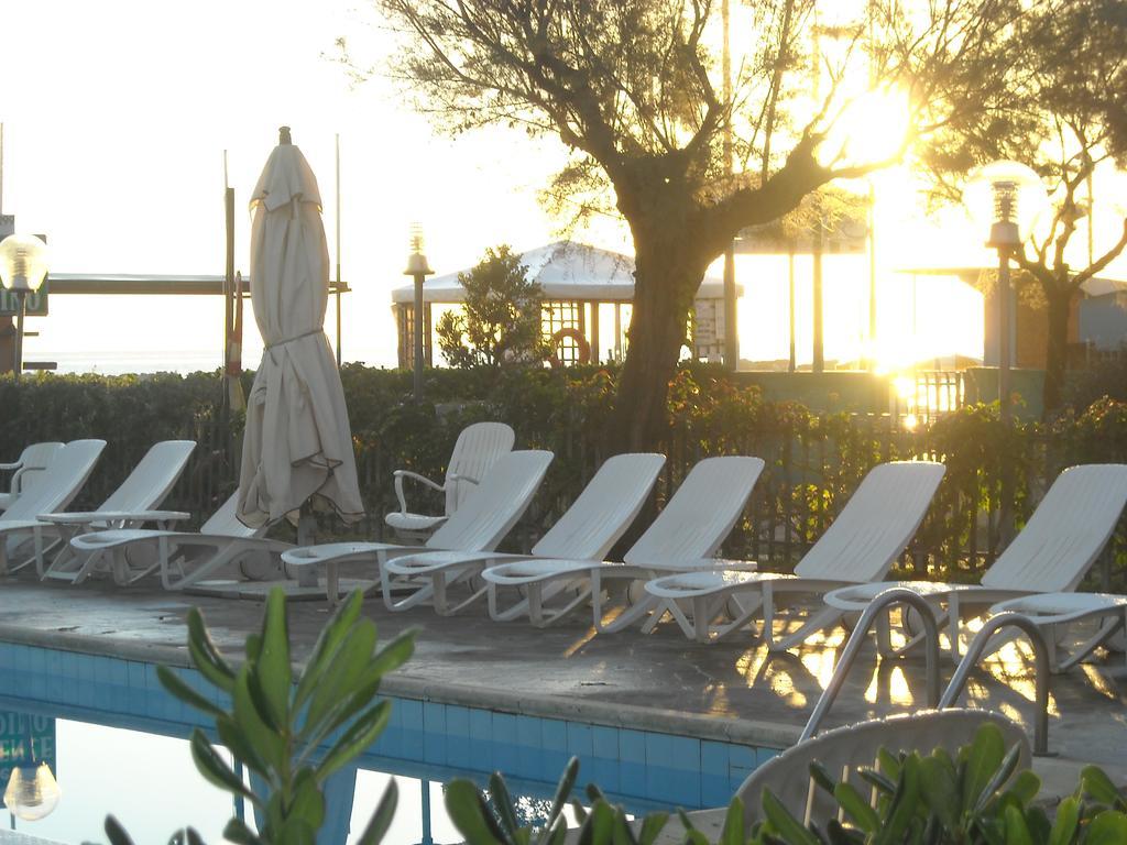 Hotel Residenza Giardino Bellaria-Igea Marina Esterno foto
